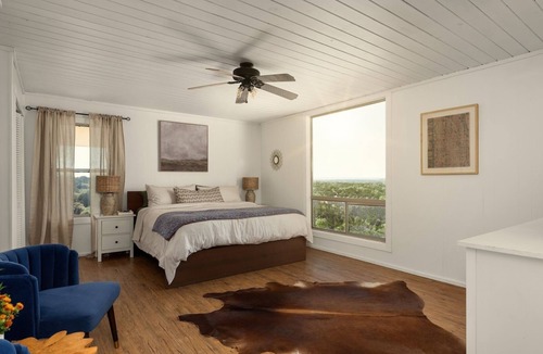 Dripping Springs House | Tranquilo - Dripping Springs Farmhouse w. Heated Saltwater Pool, Sauna & Hot Tub