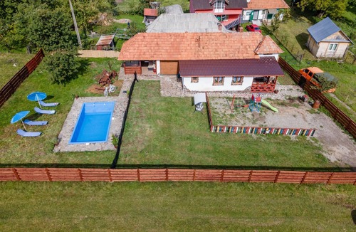 Bratca Cottage | Transylvanian Cottage with Private Swimming Pool