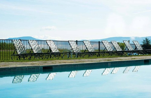Moscow Villa | Trapp Hill View: 2 br, fireplace, a/c, deck & views, resort amenities!