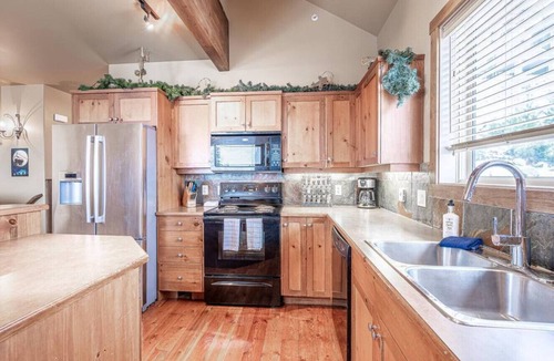 The Forest Villa | Trapper`s Lodge–4 Bd w/Great View, Private Hot Tub