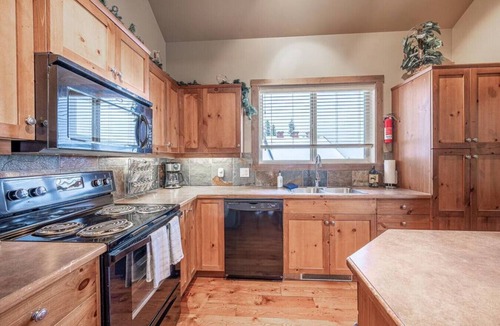 The Forest Villa | Trapper`s Lodge–4 Bd w/Great View, Private Hot Tub