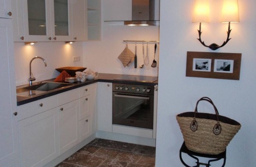 Cassone House | Traumhafter Rustico direkt am Ufer des Gardasees by Interhome