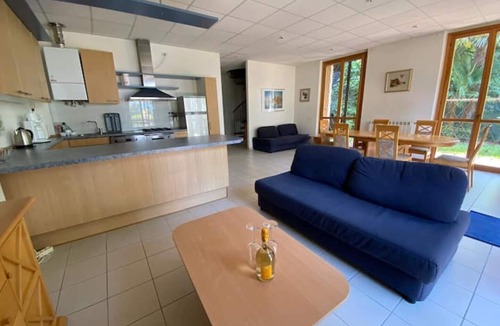 Ispra Condo | Traumhaftes Casa am See mit Pool