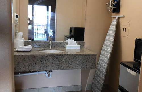 Broadview Hotel | Travel Inn
