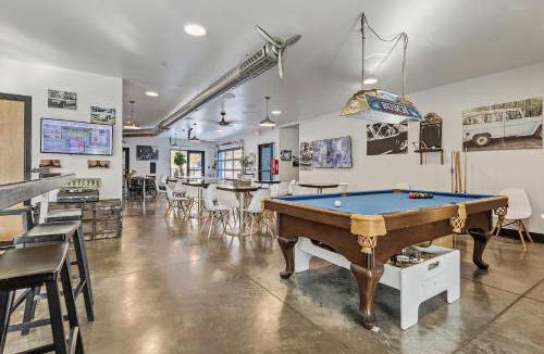 Pacific Hotel | Travel themed group suite near Route 66