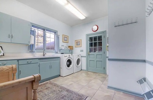New Philadelphia House | Travel Together Stay Together- Sleeps 16+