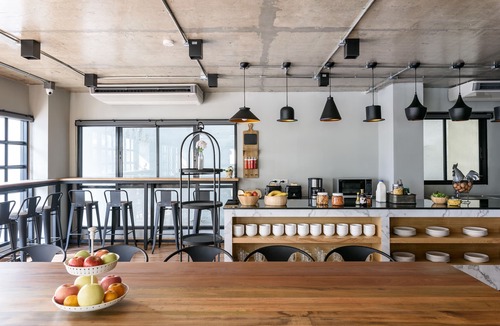 Thanon Phetchaburi Hostel | Travelier Hostel