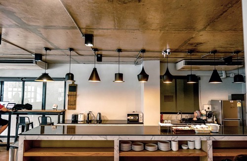Thanon Phetchaburi Hostel | Travelier Hostel