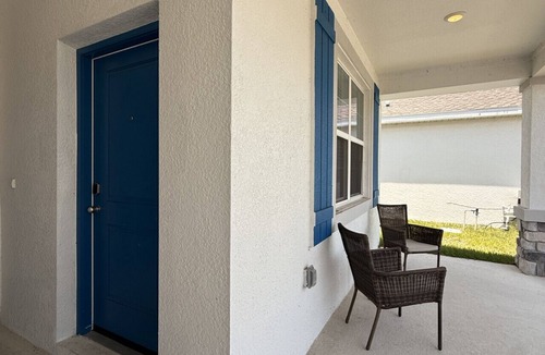 Winter Haven House | Traveling workers w/full kitchen and living space