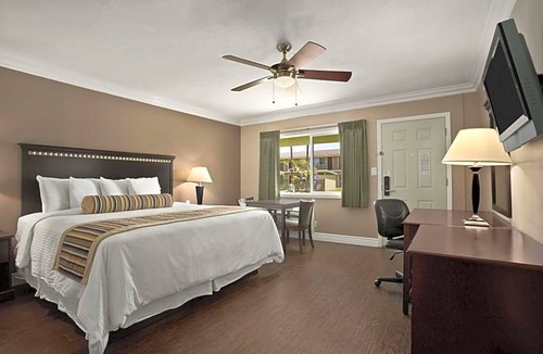Santa Maria Hotel | Travelodge by Wyndham Santa Maria
