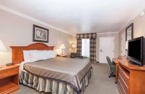 Sylmar Hotel | Travelodge by Wyndham Sylmar CA