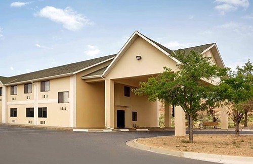 Belen Hotel | Travelodge by Wyndham Belen