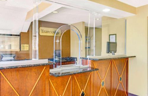 Downtown Hotel | Travelodge by Wyndham Silver Spring