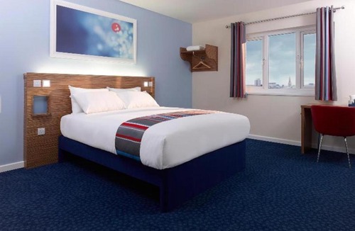 Runnymede Hotel | Travelodge Chertsey