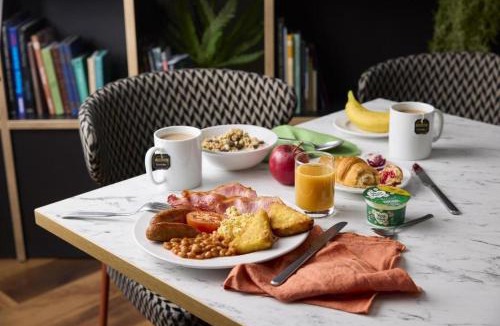 Wimbledon Hotel | Travelodge London Raynes Park