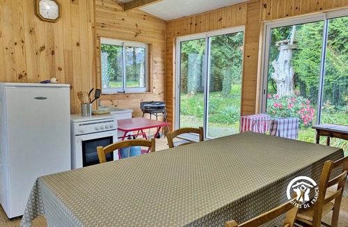 Saint-Thomas-de-Courceriers Bed & Breakfast | "Treehouse Retreat with Pool, Farm Animals & Fishing in Saint-Thomas-de-Courceriers"