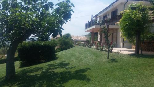 Citta Sant'Angelo Apartment | Tre Laghi Countryhouse Luminous with pool and aircon