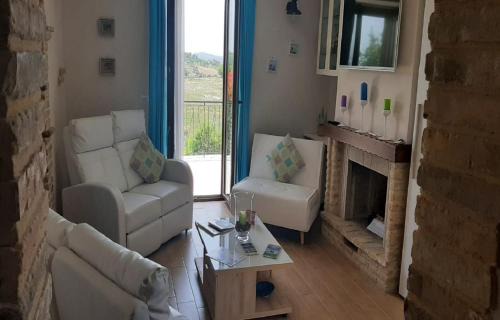 Citta Sant'Angelo Apartment | Tre Laghi Countryhouse Luminous with pool and aircon