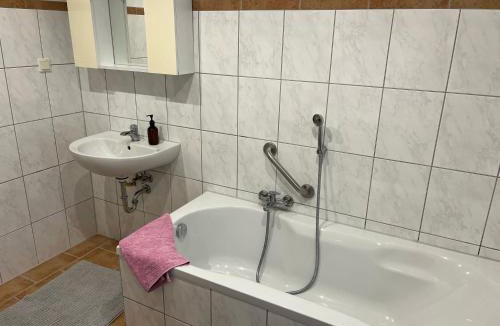 Zachow Apartment | Trebelsee Monteurwohnung und Fewo