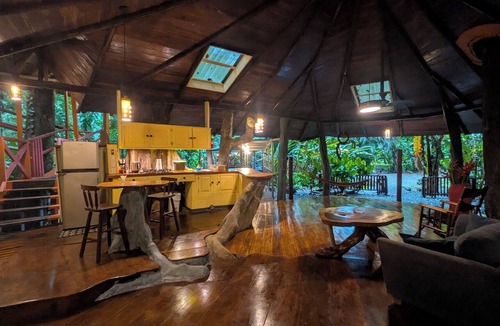 Chiguata Apartment | Tree House Beachfront Lodge