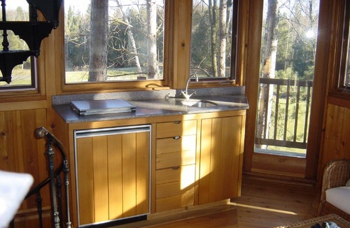 Ashburn Ski Chalet | Tree House getaway with swimming, 18km of Hiking and MTN Biking Trails.