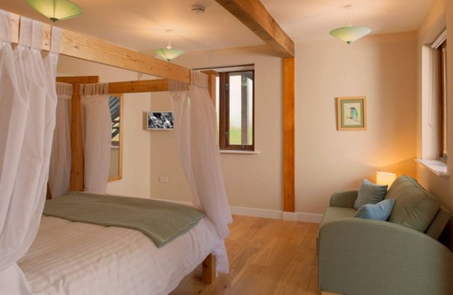 Malvern House | Tree House, Luxury Country House, Hot Tub, Malvern, Sleeps 6+ Award Winning :)A+