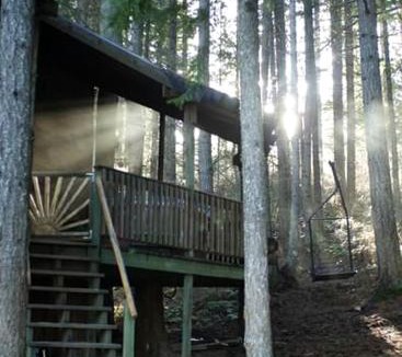 White Salmon House | Tree House Style Cabin Nestled at the Foot of Scenic Snow-Capped Mt. Adams, Washington