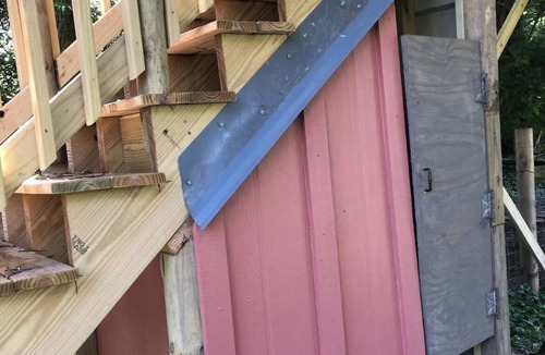 Indianapolis Cabin | Tree house w/private hot tub on an urban farm! just 10 minutes from downtown!