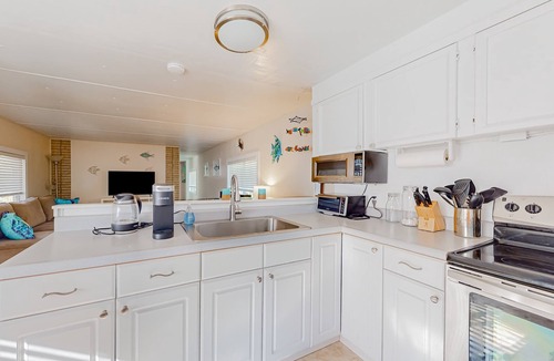 Florence House | Tree-lined coastal dog-friendly home with children's items, gas grill, and washer&dryer