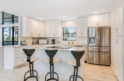 Longbeach Village House | Tree-lined home w/amazing decor & screened porch - near beach/dining