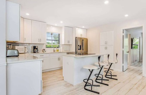 Longbeach Village House | Tree-lined home w/amazing decor & screened porch - near beach/dining