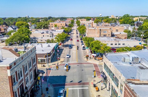 Forest Park Apartment | Tree-Lined Serenity Condo in Forest Park, Near Train & Madison St