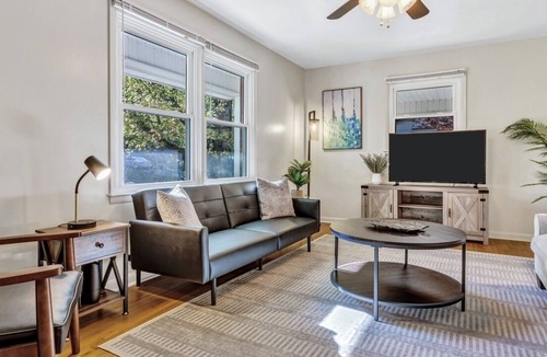 Royal Pines House | Tree-Lined Street/Firepit/KingBed/14mins Asheville