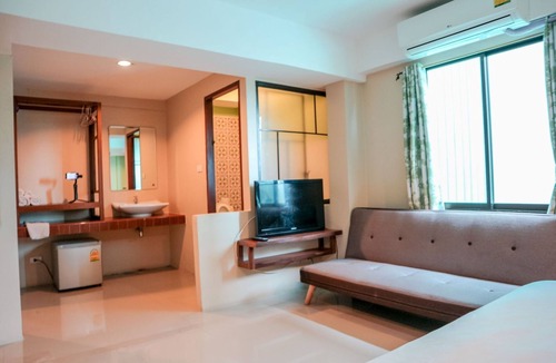 Ban Don Chan Hotel | Tree Retro