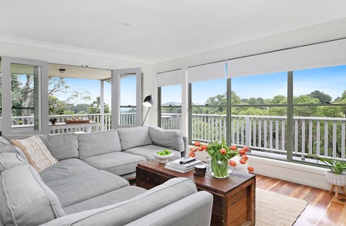 Robertson House | Tree-Scape Retreat – a serene oasis featuring breathtaking views, pet friendly accommodation