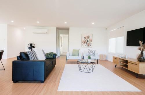 South Launceston House | Tree Top Haven Itas