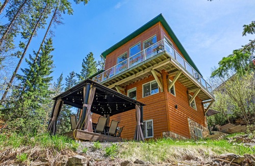 East Kootenay Ski Chalet | Tree Tops Chalet - Private Hot Tub & Massage Chair