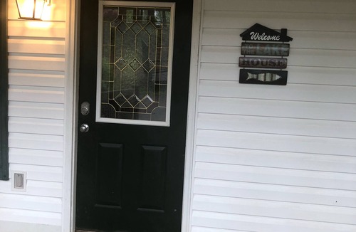 Townville House | Tree Tops Spacious Lake Front Family-Friendly Home