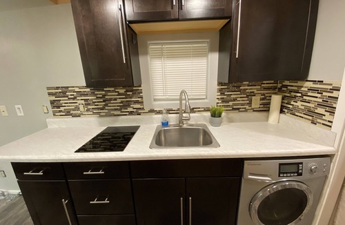 Corbett - Terwilliger - Lair Hill House | Tree View Tiny House - light filled, stone patio, close to Lewis & Clark, OHSU