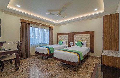 White Town Hotel | Treebo Aaravi Residency, 800 Mtrs From Promenade Beach