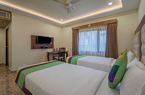 White Town Hotel | Treebo Aaravi Residency, 800 Mtrs From Promenade Beach