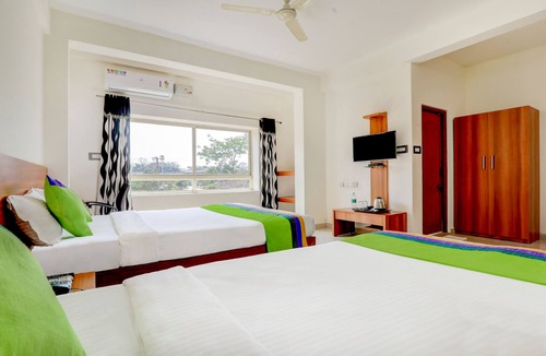 Kushalnagar Hotel | Treebo Atithi Comforts, 1 Km From Nisargadhama Forest