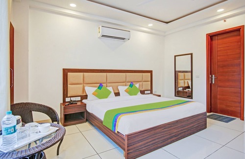 Noida Hotel | Treebo Aviraj Inn