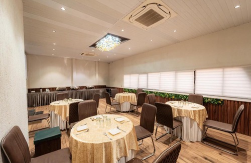 Indore Hotel | Treebo Awadhvue
