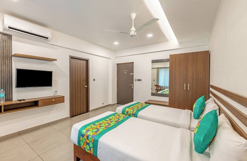Thampanoor Hotel | Treebo De Cloud 9 Regency