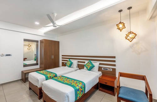 Thampanoor Hotel | Treebo De Cloud 9 Regency