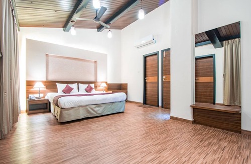 Khatri Park Housing Society Hotel | Treebo Five Elements with Swimming Pool