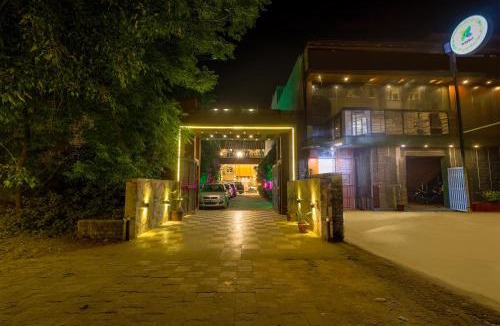 Lucknow Hotel | Treebo Maple Delite