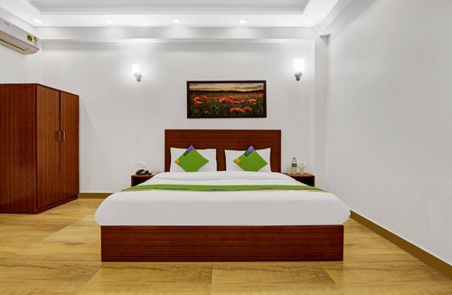 Noida Hotel | Treebo Noida Grand