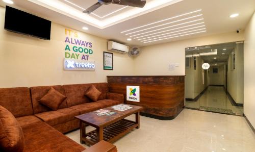 Porur Hotel | Treebo Rakshitha, Porur